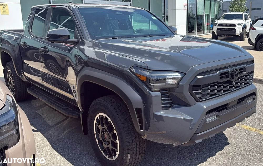 Toyota Tacoma - 1