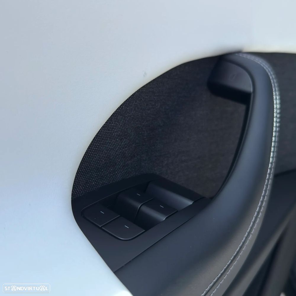 Tesla Model X Plaid AWD - 19