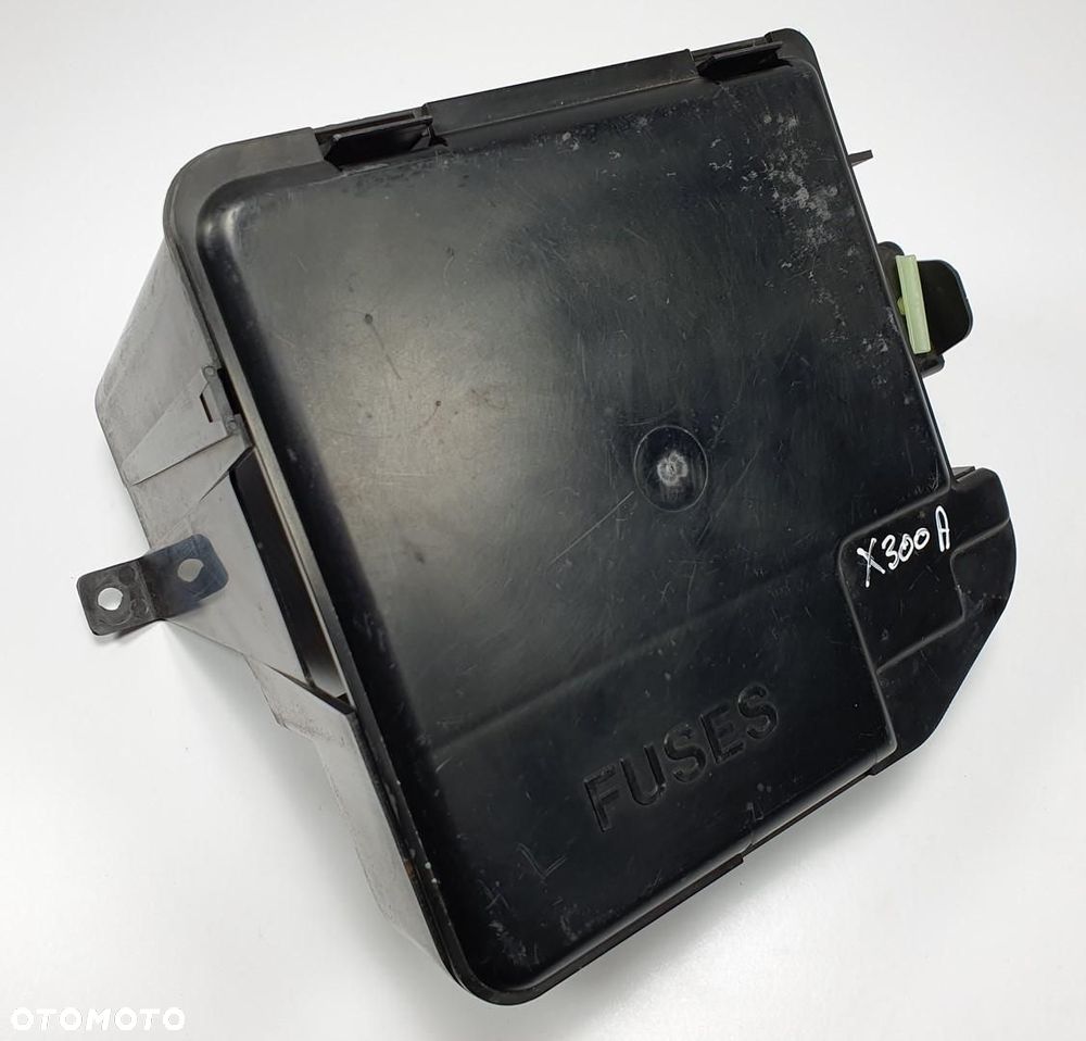 OBUDOWA SKRZYNKI BEZPIECZNIKÓW JAGUAR XJR X300 4.0 - 1