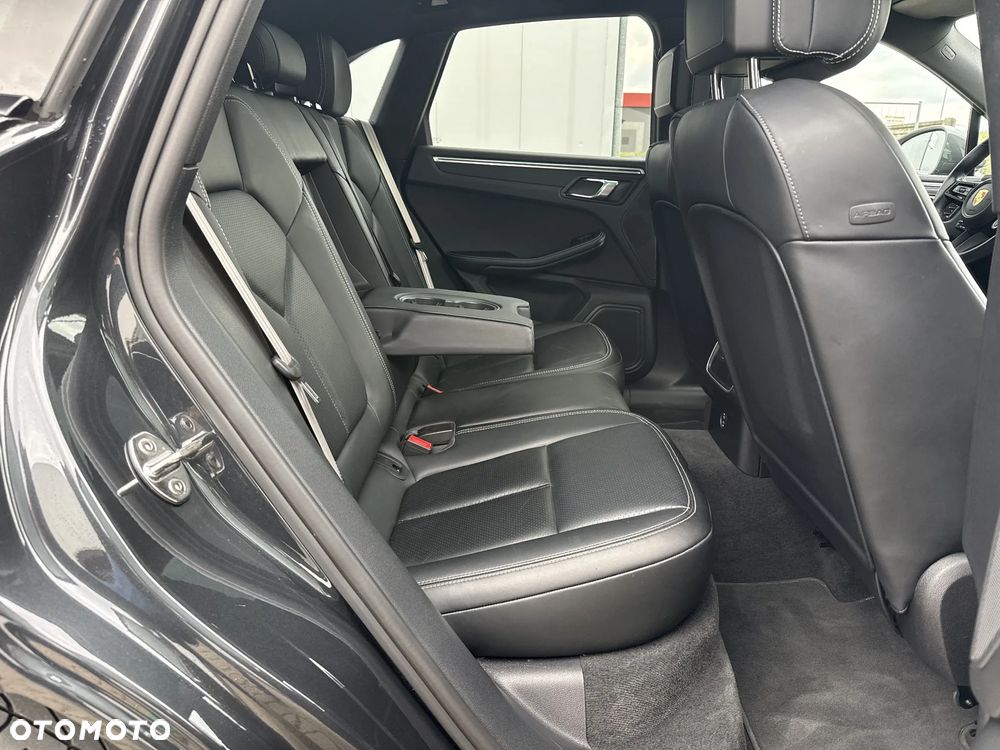 Porsche Macan T - 19