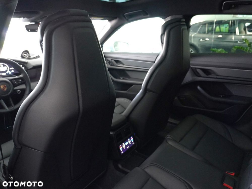 Porsche Taycan 105kWh 4S Black Edition - 34