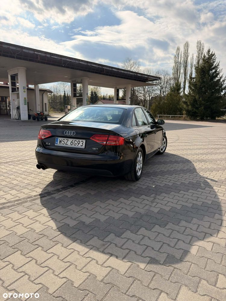 Audi A4 Limousine - 8