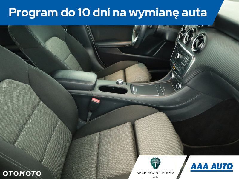 Mercedes-Benz GLA - 9