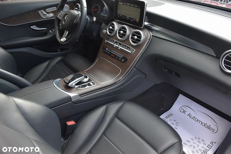 Mercedes-Benz GLC 300 4Matic 9G-TRONIC AMG Line - 27