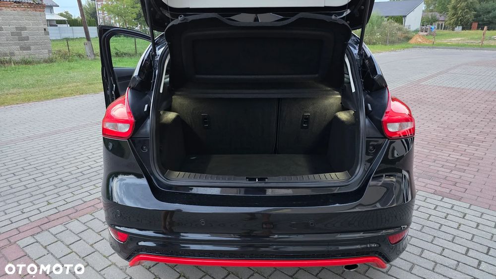 Ford Focus 1.5 EcoBoost ST-Line - 32