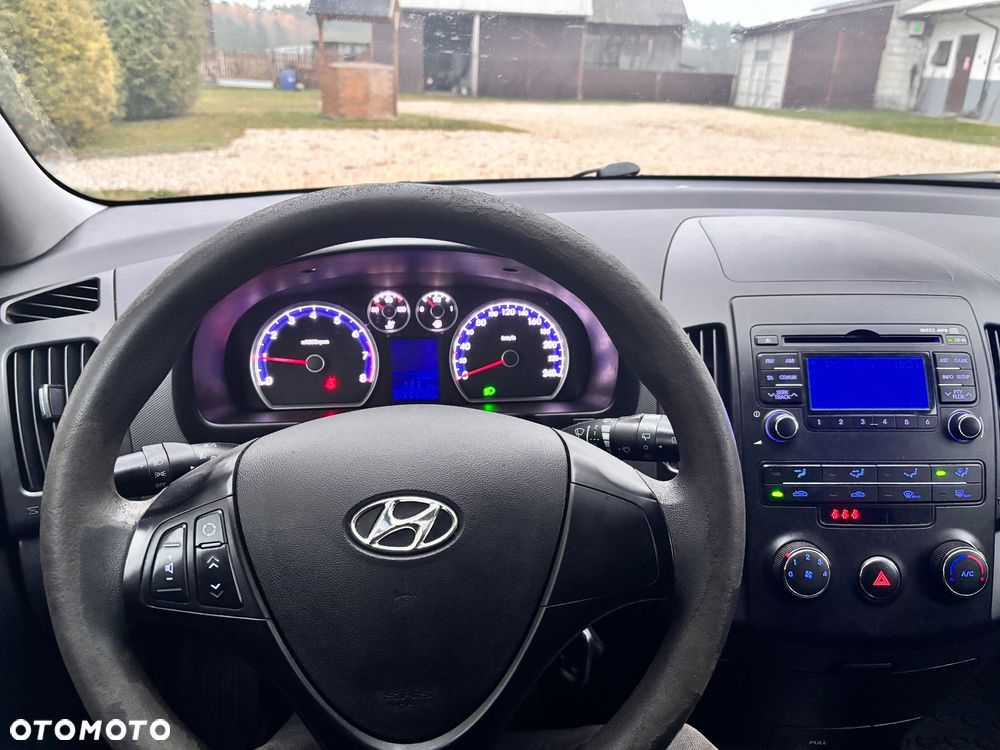 Hyundai i30 1.4 Base + - 12