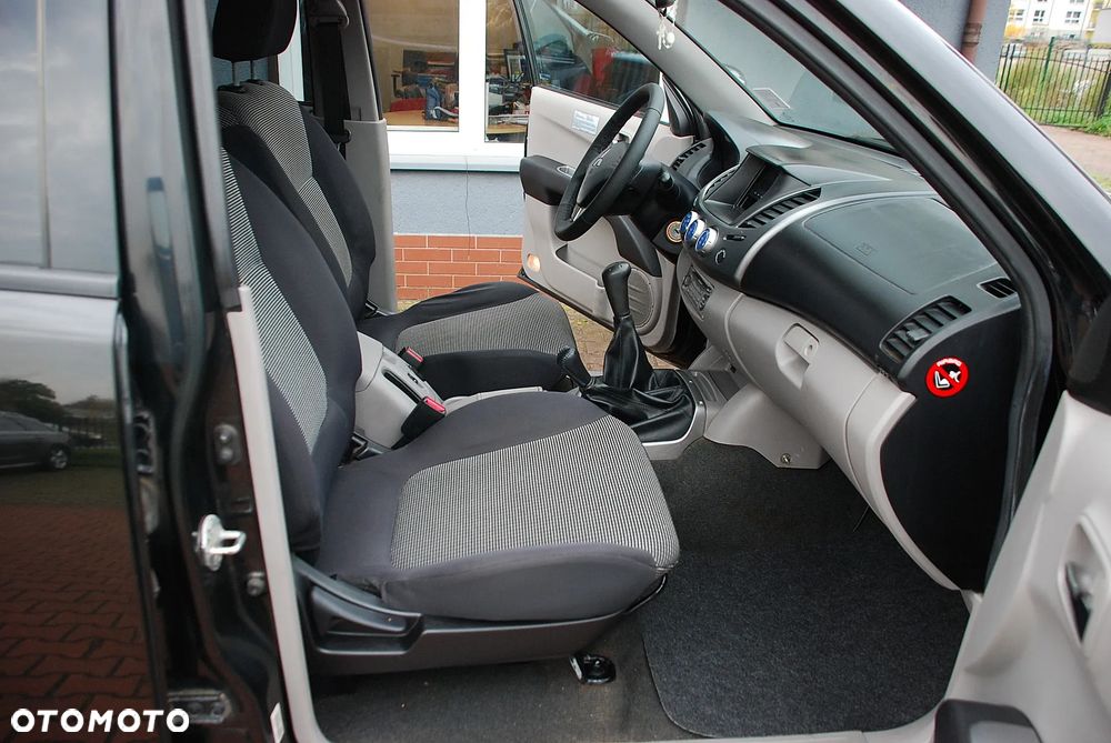 Mitsubishi L200 - 16