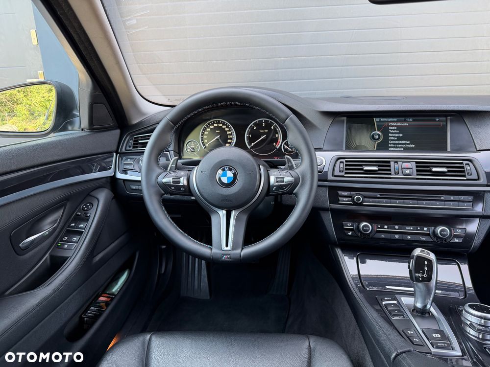 BMW Seria 5 525d xDrive - 10