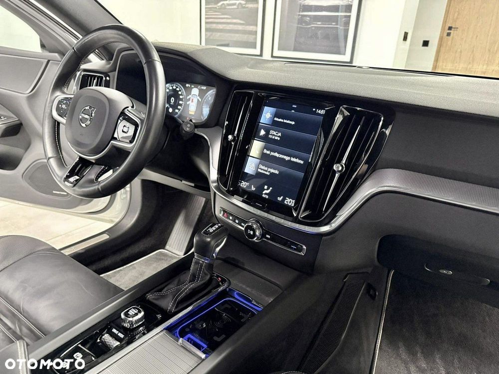 Volvo V60 D4 R-Design - 39