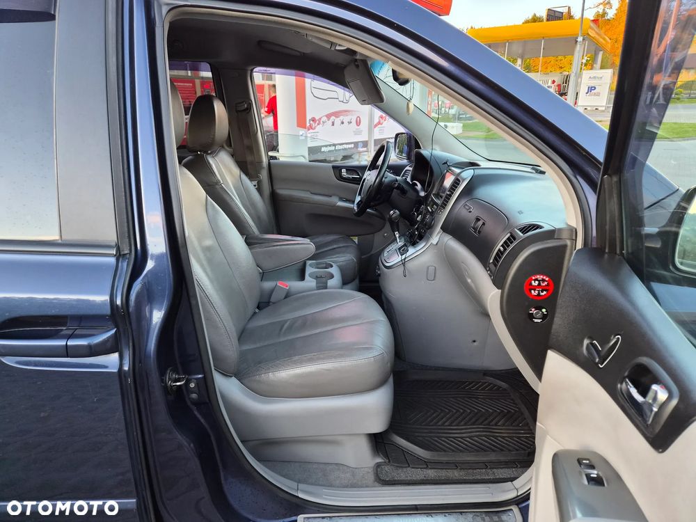 Kia Carnival - 8