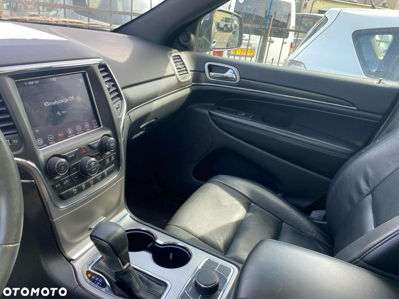 Jeep Grand Cherokee - 24