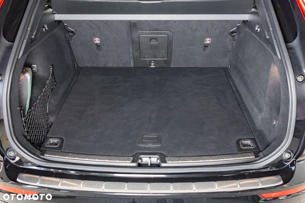 Volvo XC 60 B4 D AWD Plus Dark - 35