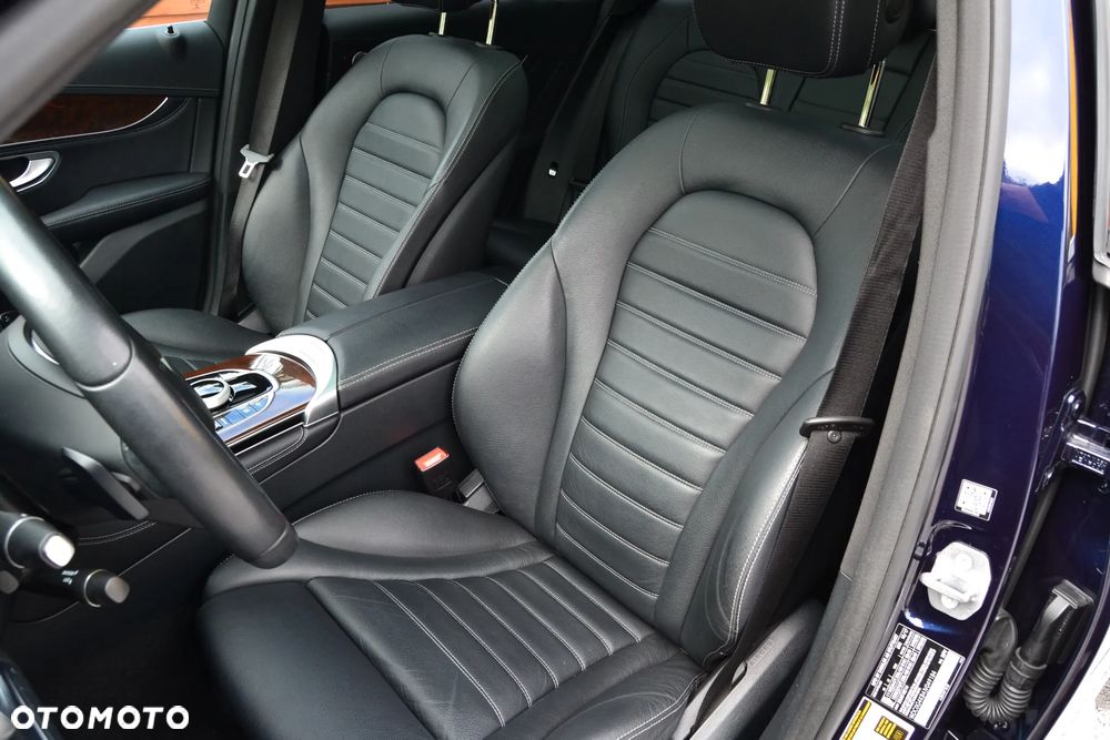 Mercedes-Benz GLC 300 4Matic 9G-TRONIC AMG Line - 30