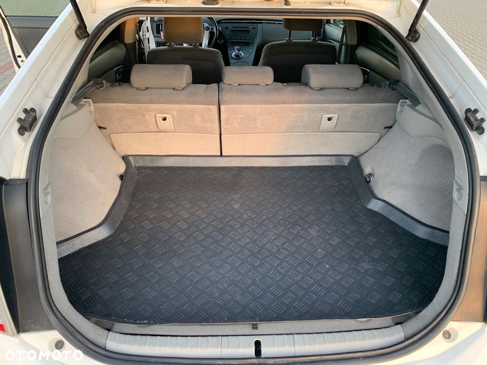 Toyota Prius (Hybrid) Life - 15