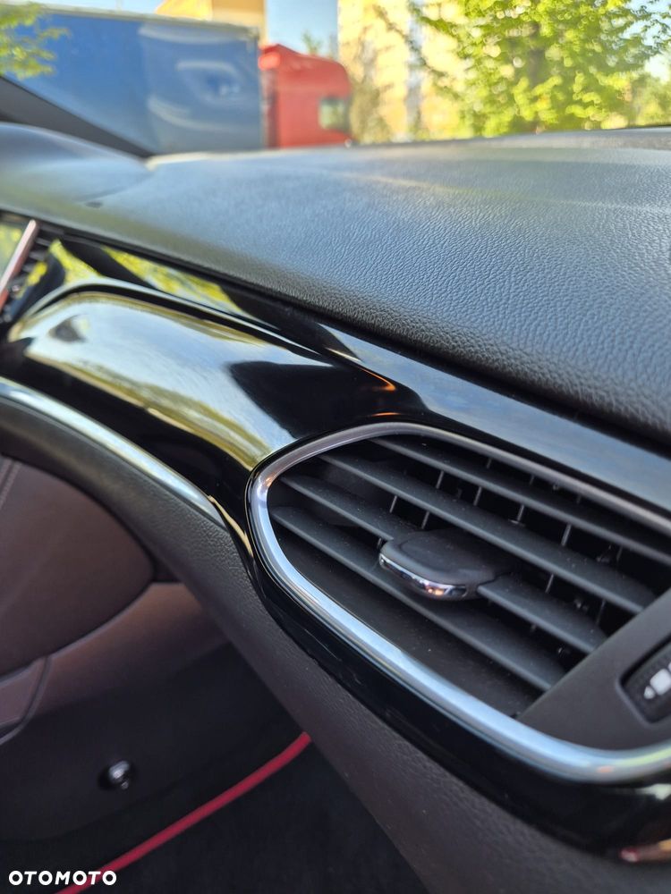 Opel Astra 1.6 T Dynamic S&S - 10