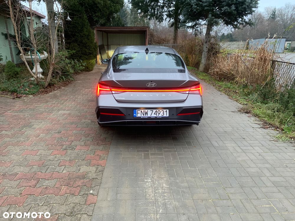 Hyundai Elantra 1.6 Smart CVT - 4