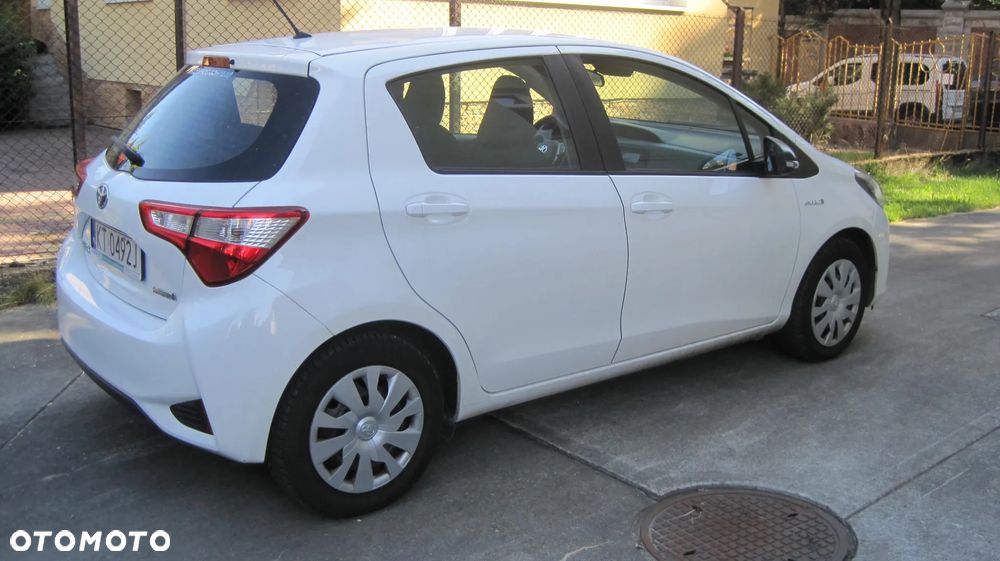 Toyota Yaris Hybrid 100 Life - 3