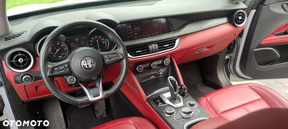 Alfa Romeo Stelvio - 16