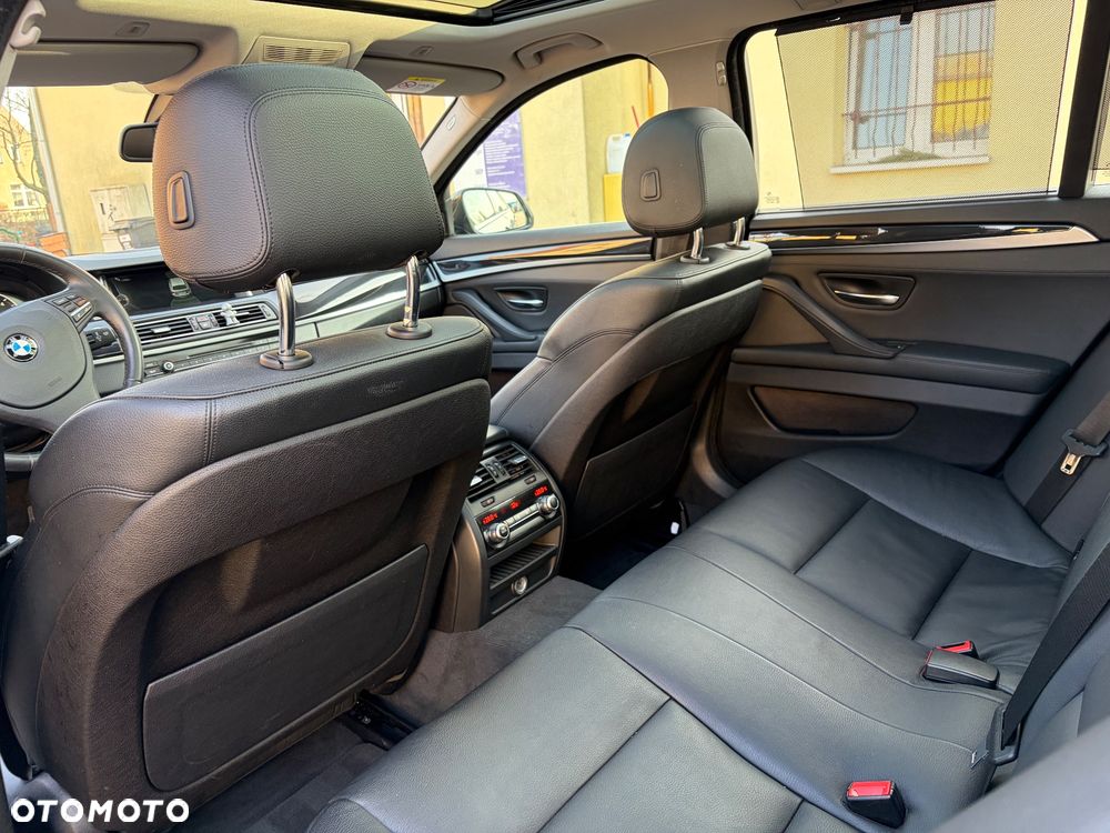 BMW Seria 5 520d xDrive - 11