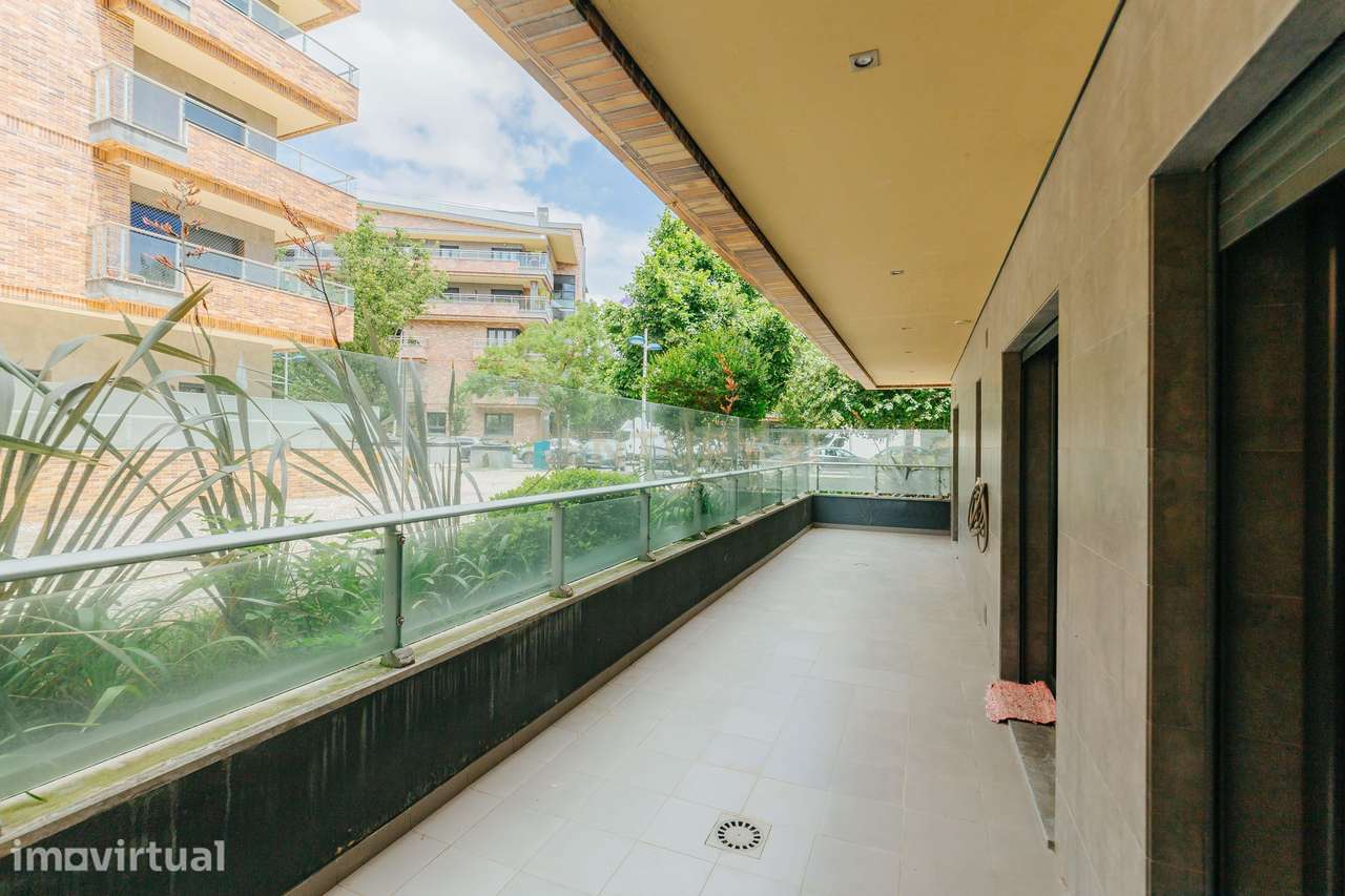Apartamento T1 na Urbanização Jardins do Cristo Rei com Box e Terraço - Grande imagem: 5/17