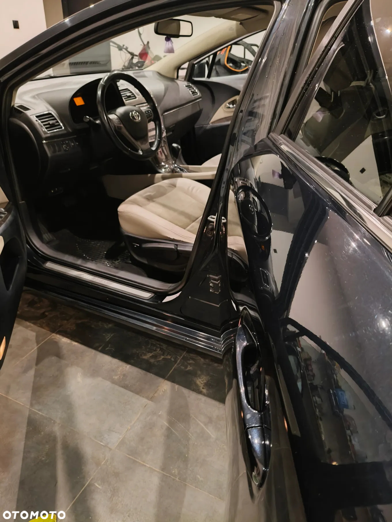 Toyota Avensis - 16