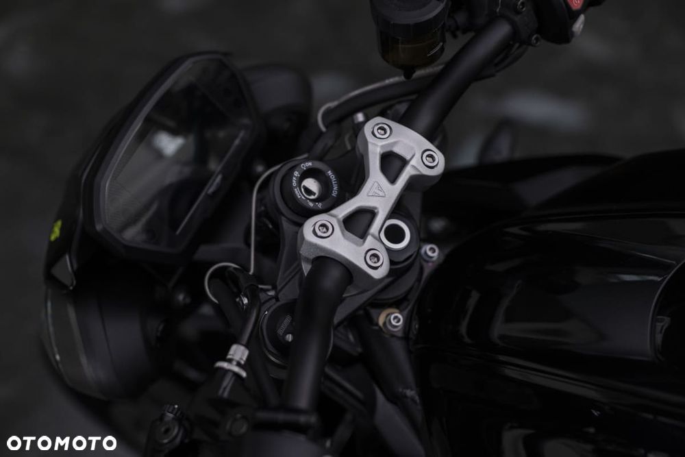 Triumph Street Triple - 7