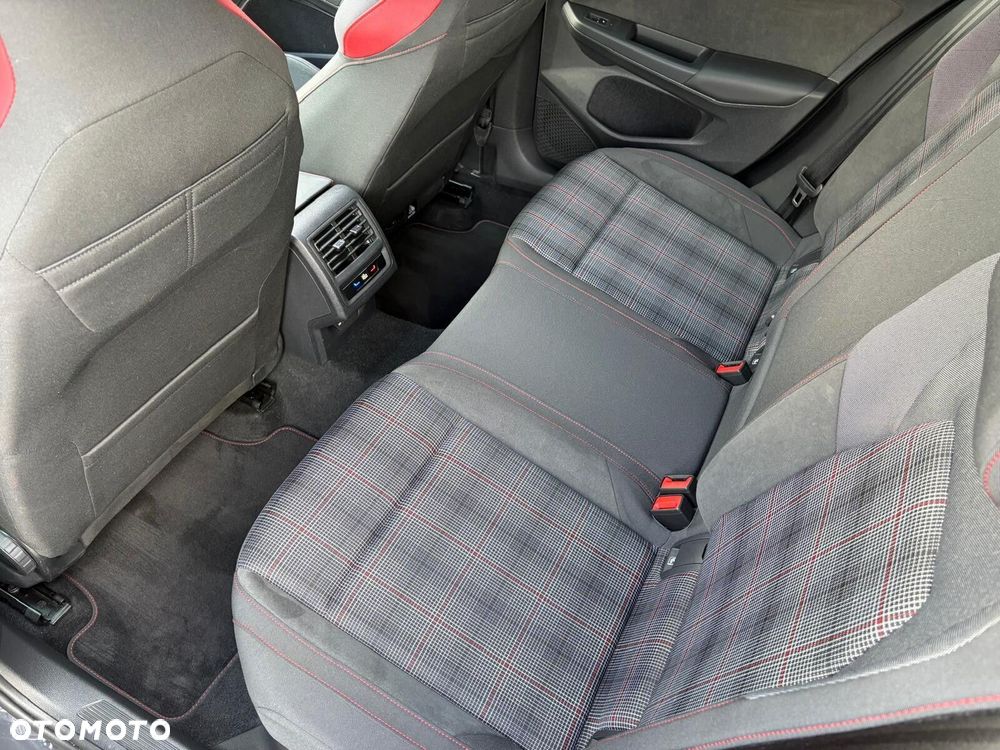 Volkswagen Golf - 24