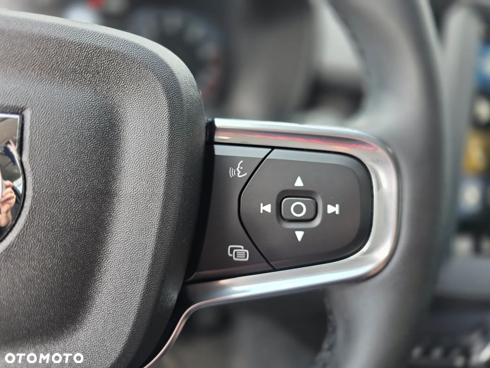 Volvo XC 40 T3 Momentum Pro - 16