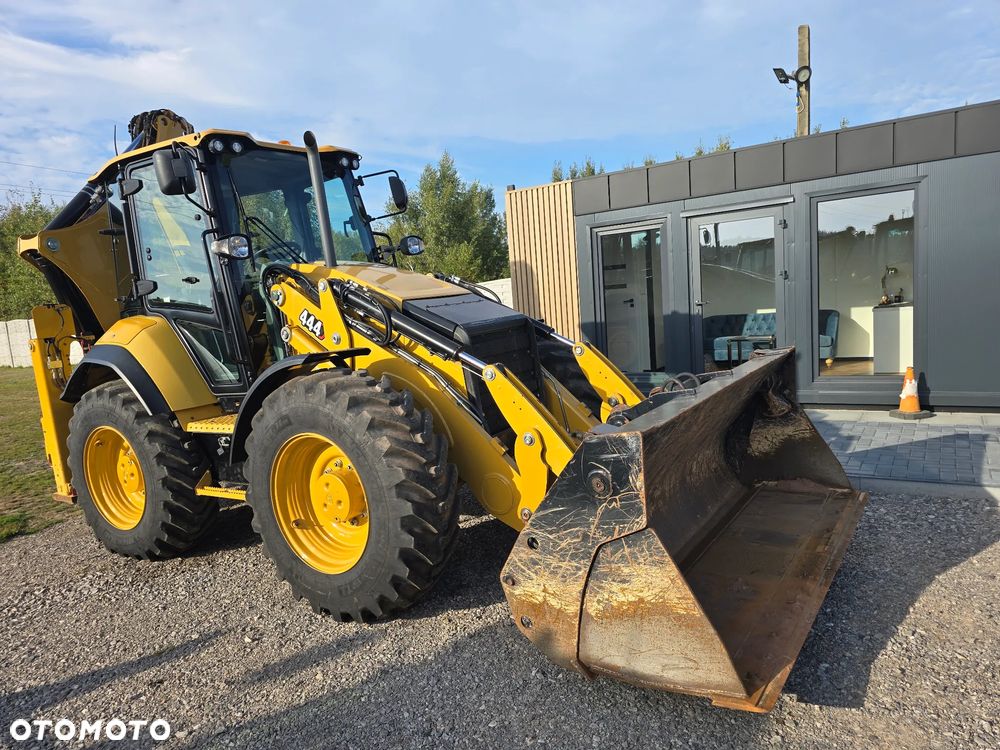 Caterpillar - 13