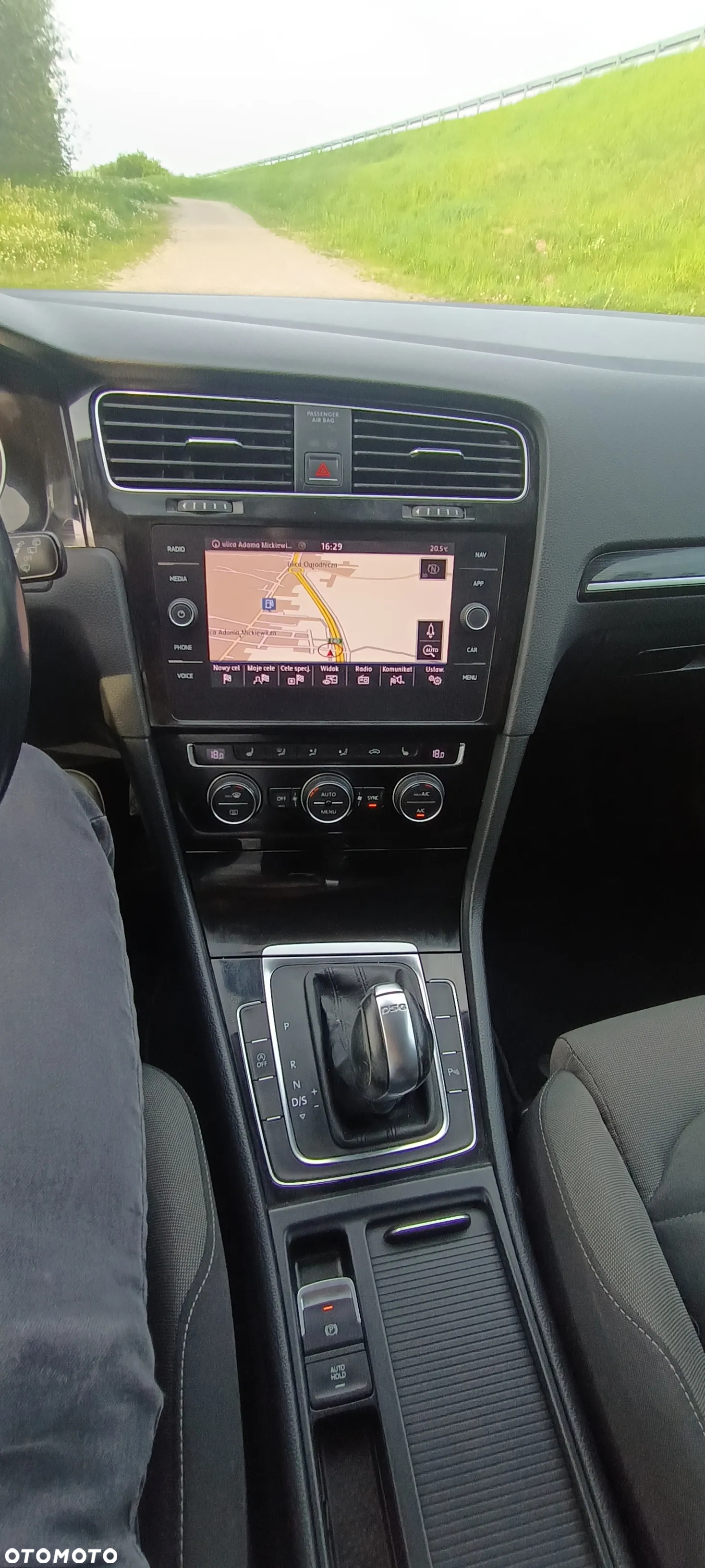 Volkswagen Golf 1.5 eTSI OPF DSG R-Line - 30
