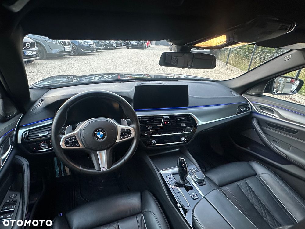 BMW Seria 5 M550i xDrive - 10