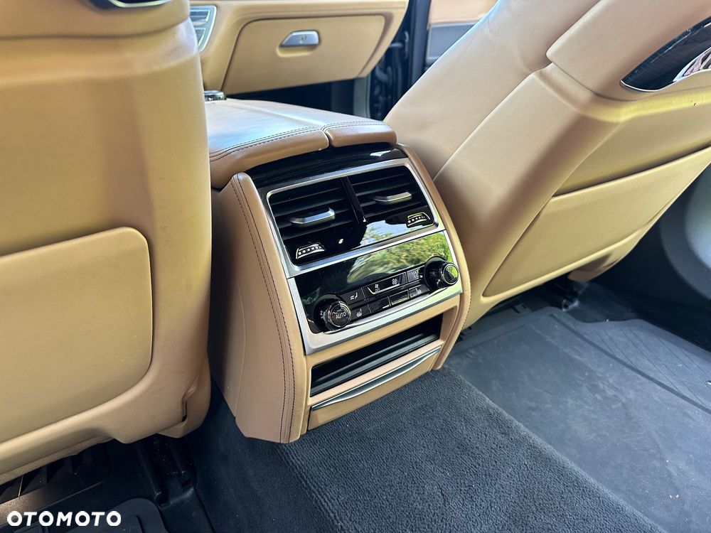 BMW Seria 7 750Li xDrive - 23