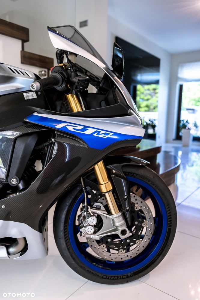 Yamaha R1 - 8