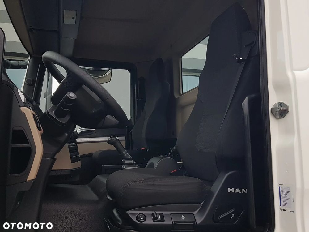 MAN TGL 12.220 HAKOWIEC 4x2 KLIMA HAKOWIEC DO KONTENERÓW - 9