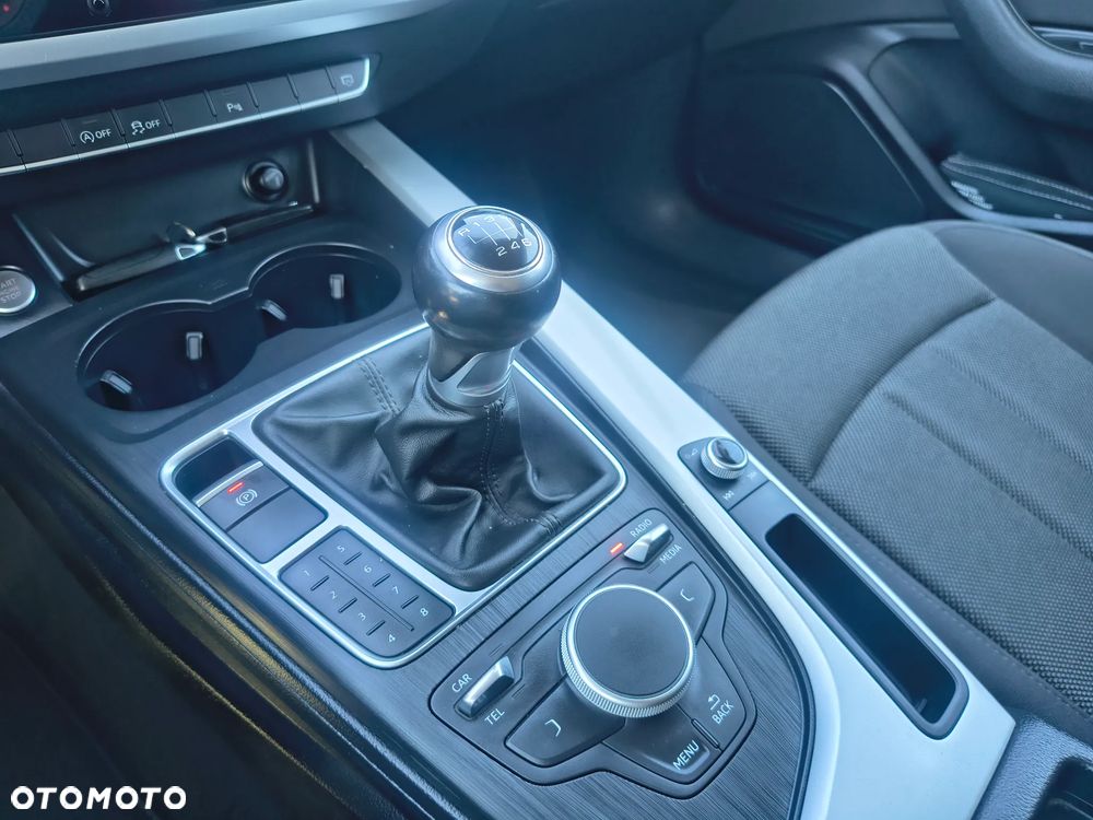 Audi A4 Avant 2.0 TDI DPF clean diesel Ambiente - 29
