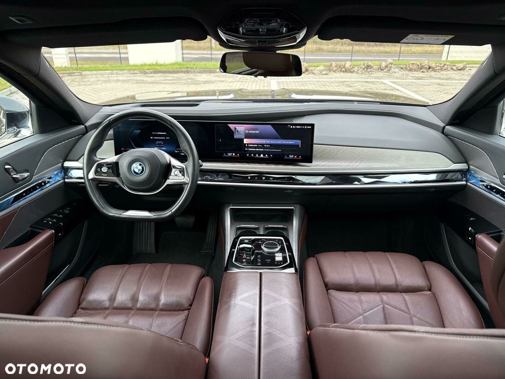 BMW i7 - 14
