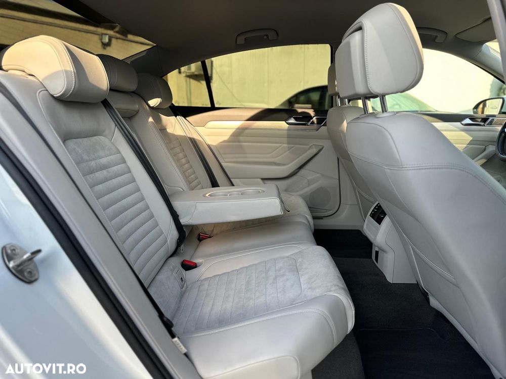 Volkswagen Passat 2.0 TSI OPF DSG 4Motion Elegance - 38