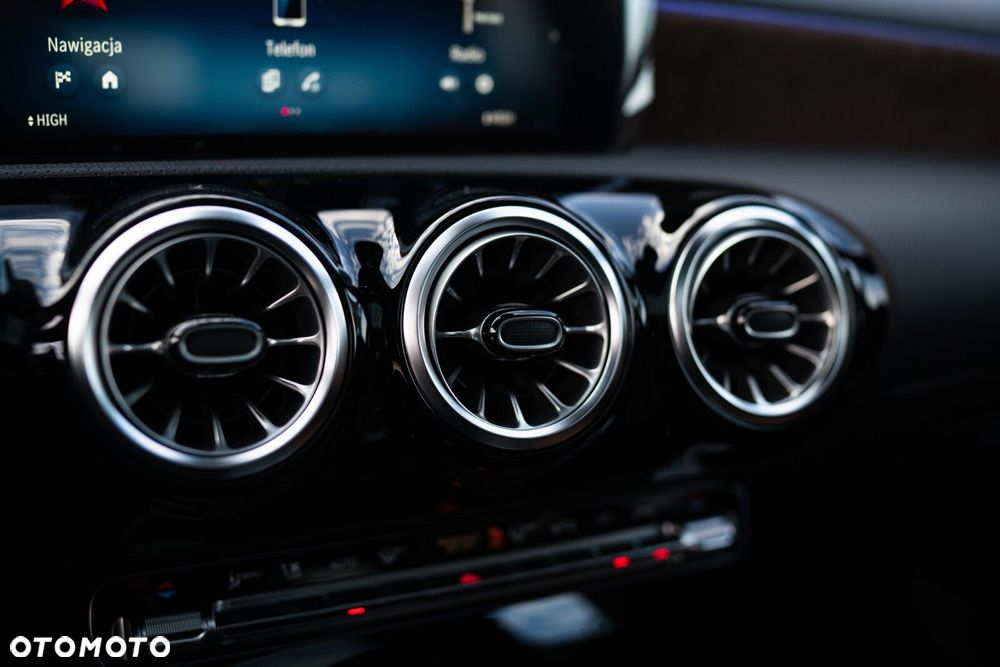 Mercedes-Benz CLA - 23