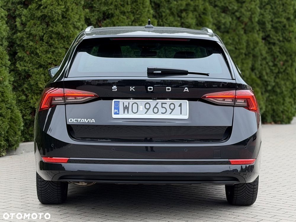 Skoda Octavia 2.0 TDI Sportline DSG - 24