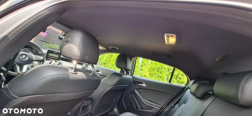 Mercedes-Benz GLA 180 Activity Edition - 25