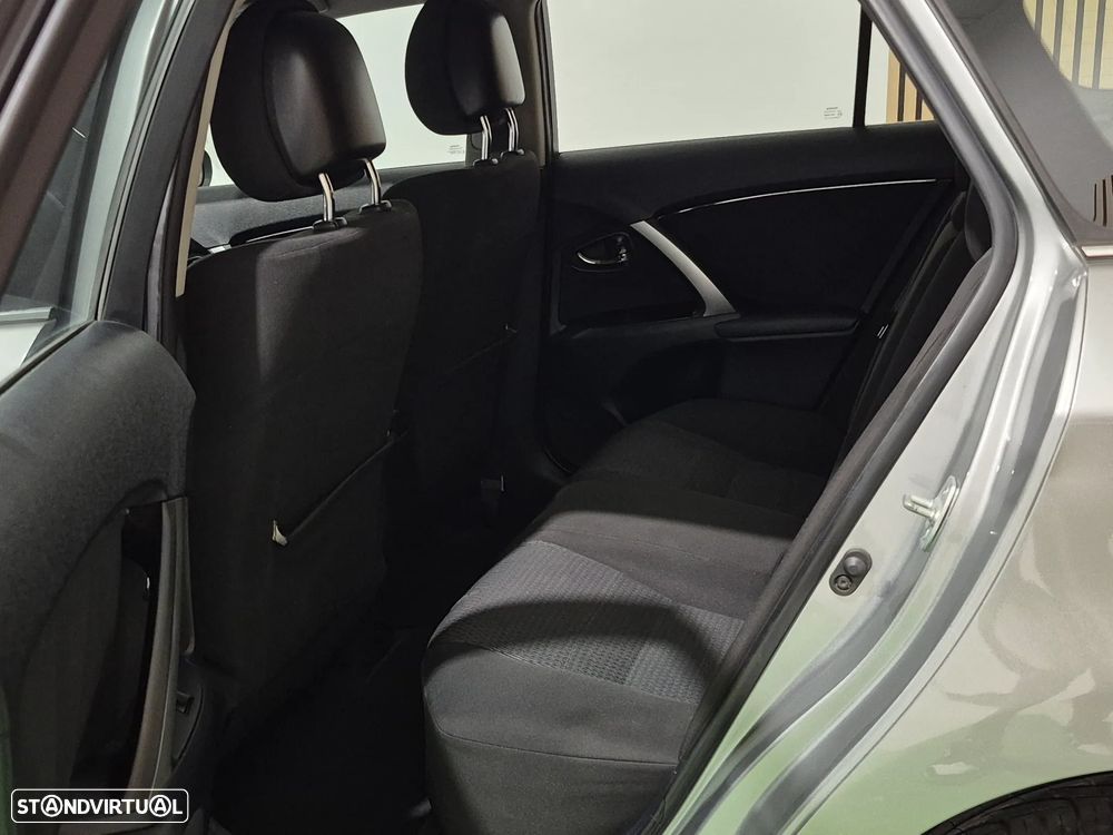 Toyota Avensis SW 2.0 D-4D Exclusive - 18