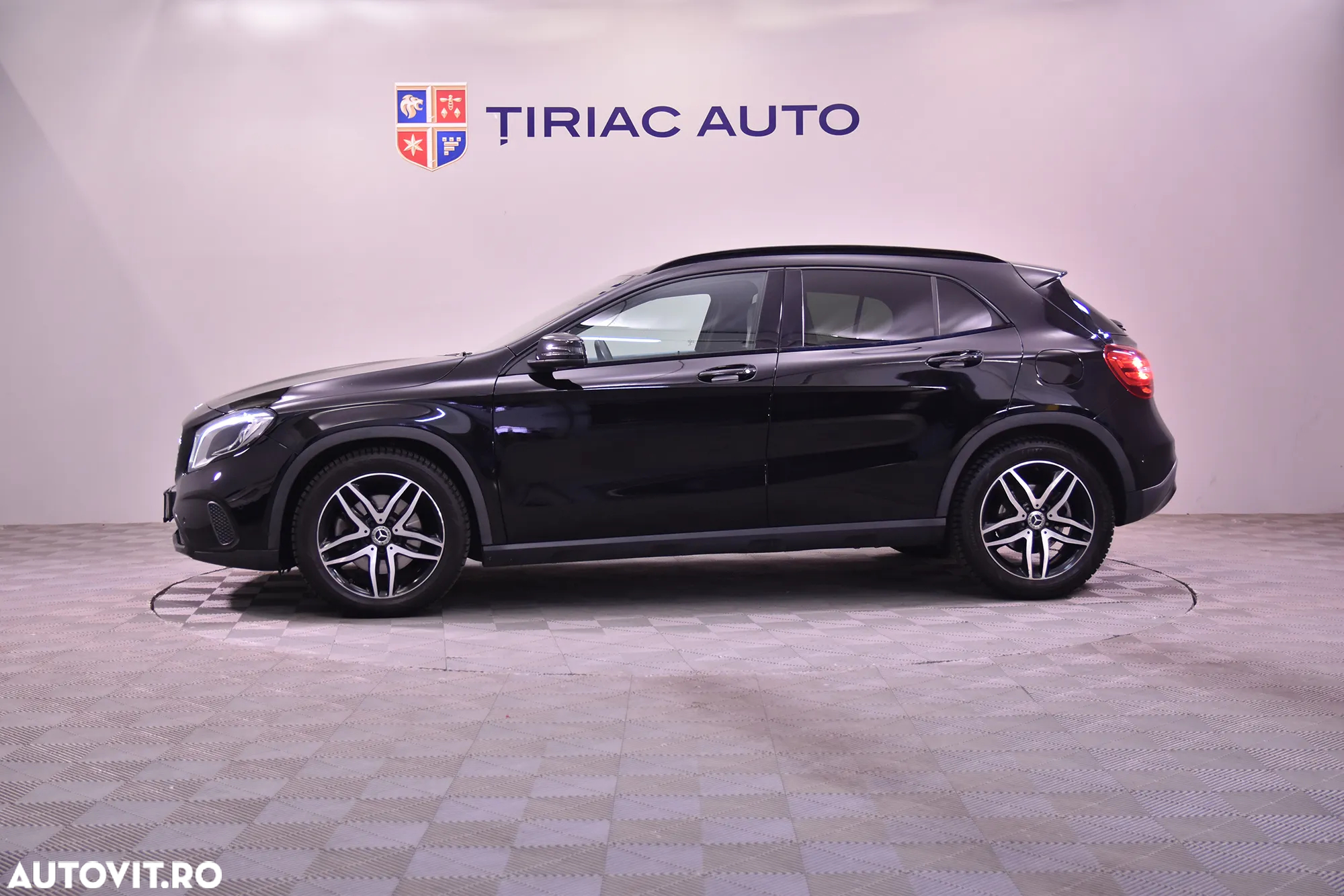 Mercedes-Benz GLA 220 4MATIC - 2