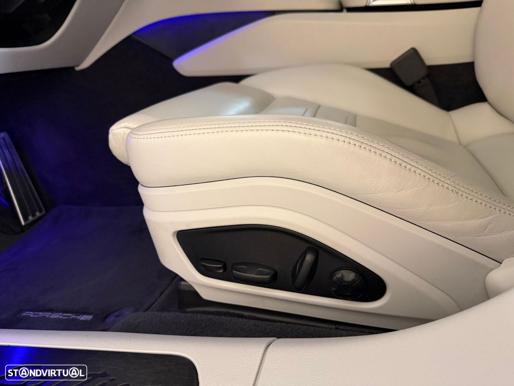 Porsche Panamera 4 E-Hybrid Platinum Edition com PDLS - 39