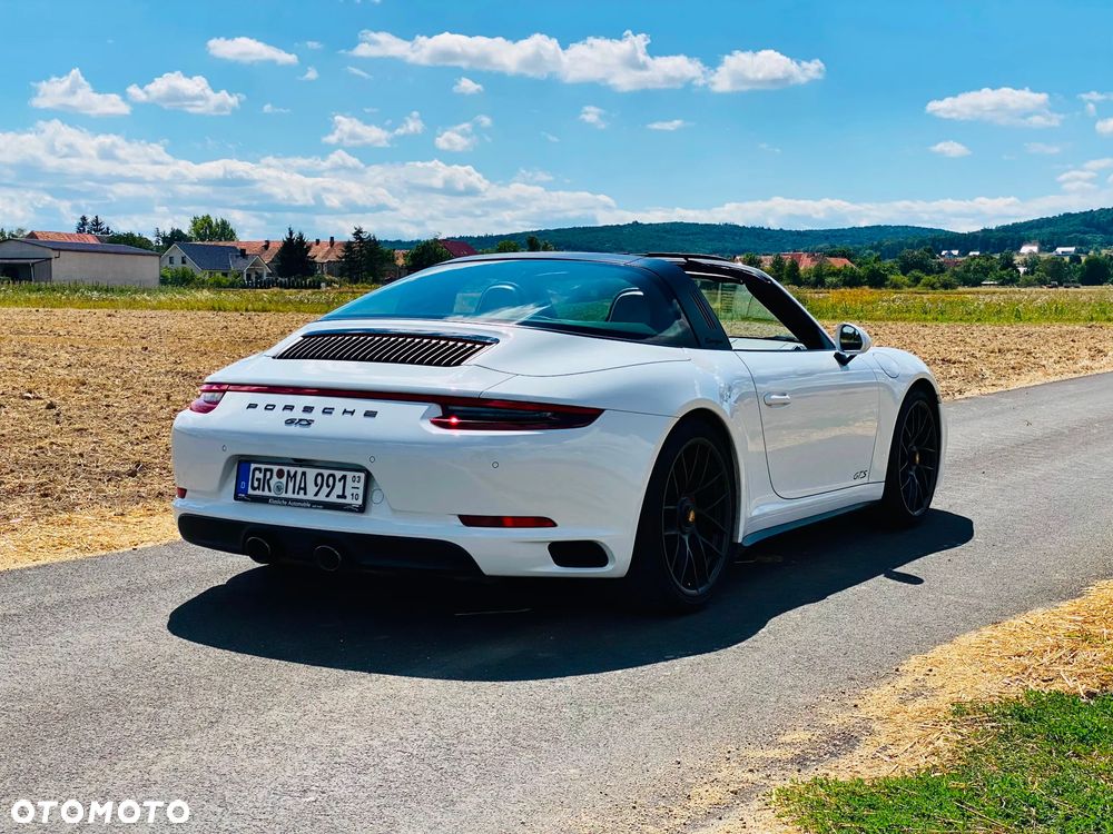 Porsche 911 Targa 4 GTS PDK - 19
