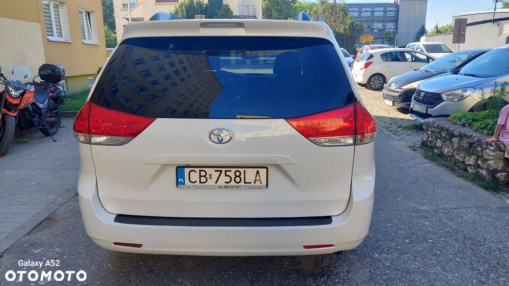 Toyota Sienna - 18