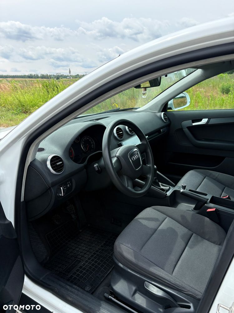 Audi A3 Sportback 1.6 TDI DPF Attraction - 14