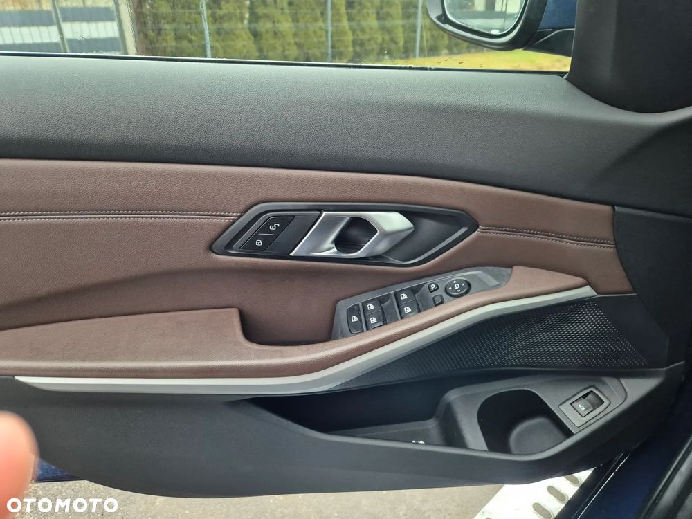 BMW Seria 3 318d Sport Line Shadow - 20