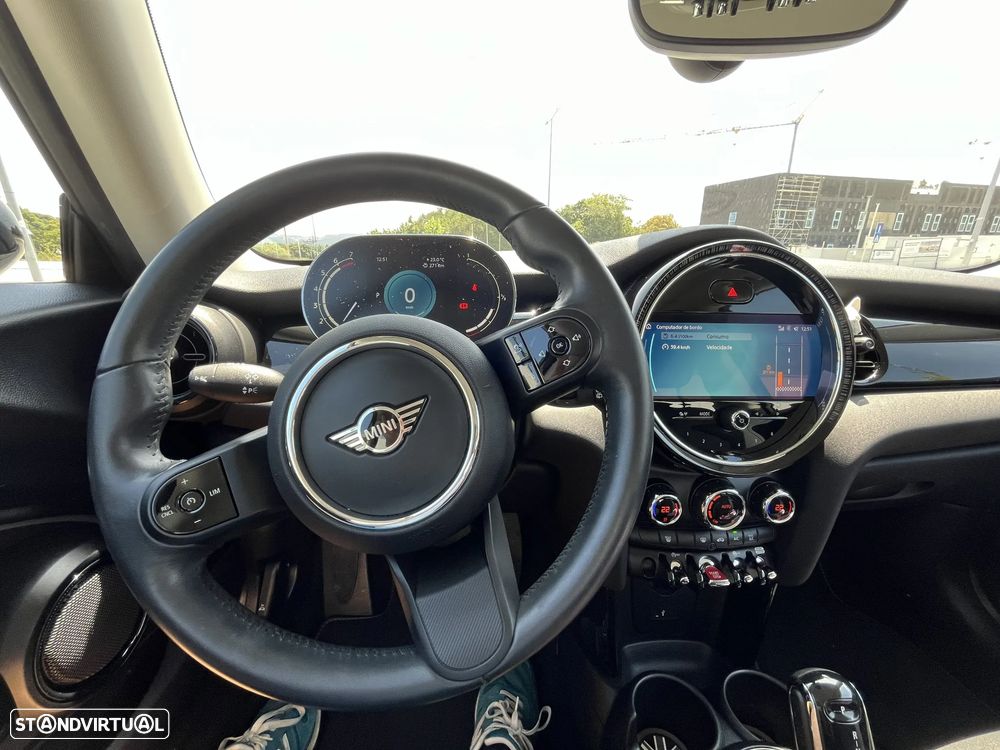 MINI 3 Portas Cooper Premium Essential Auto - 19