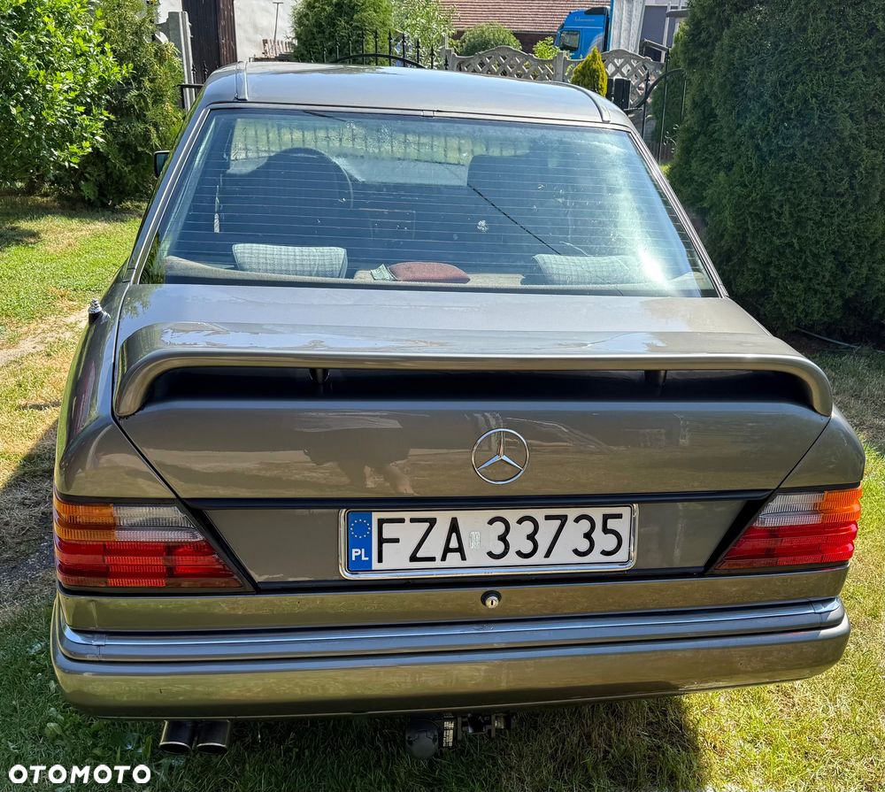 Mercedes-Benz W124 1994 photo 4