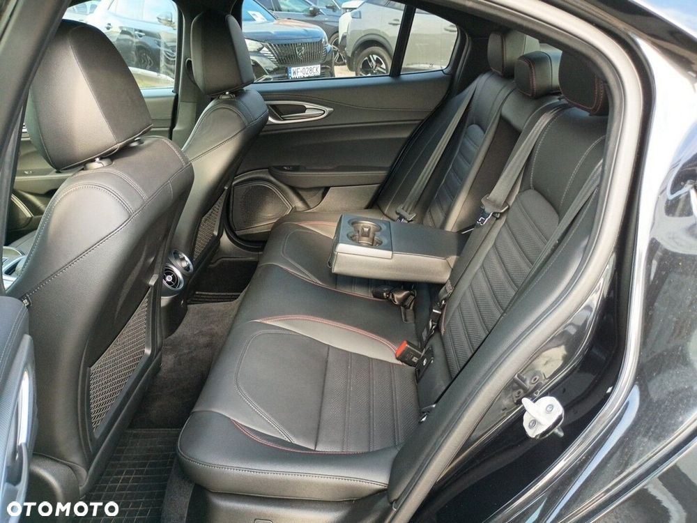 Alfa Romeo Giulia 2.0 Turbo Competizione Q4 - 11